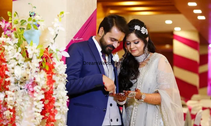 THE BEST FABLES  TUSHAR BATRA